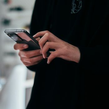 Digital Health Monitoring Platforms Feasible for IBD Management | Image Credit: Jonas Leupe/Unsplash