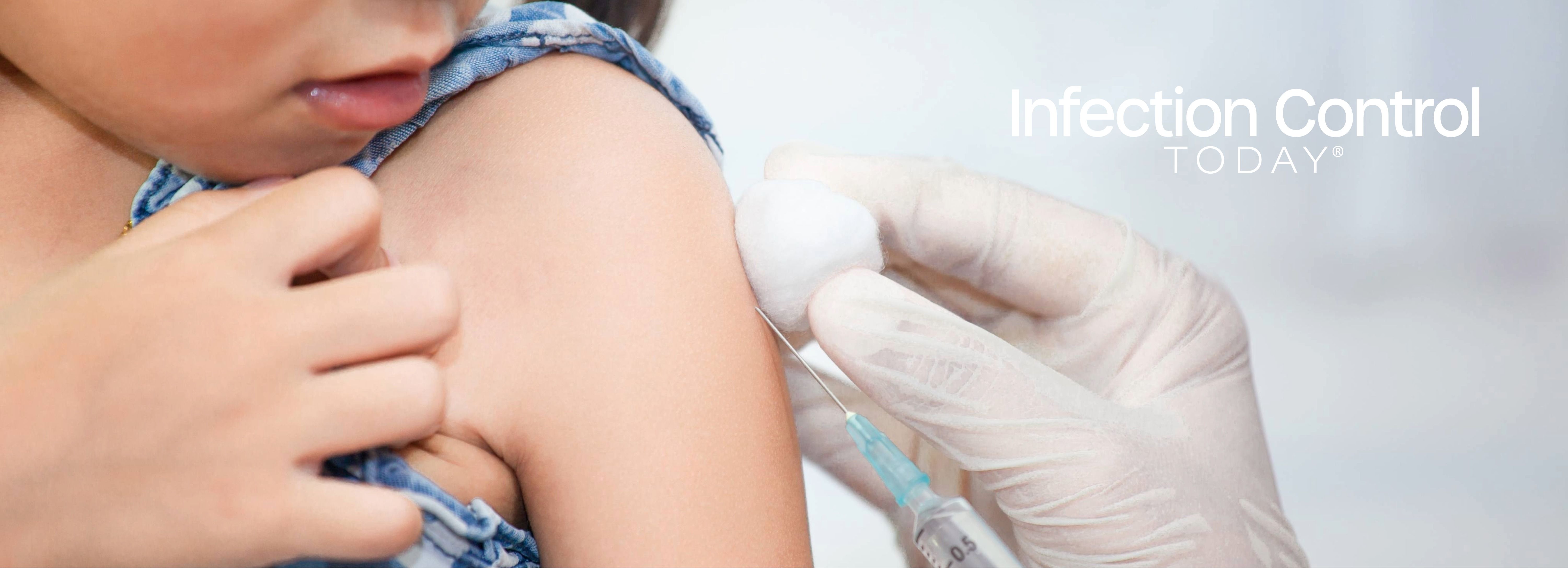 Doctor injecting vaccination in little girl (Adobe Stock 170524806 by pingpao)