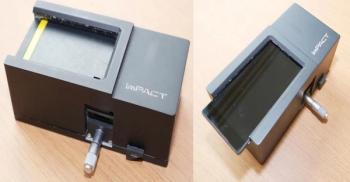 The device without a smartphone (left) and with a smartphone attached (right). C