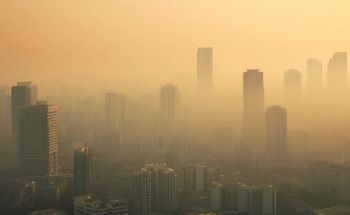 City skyline and the air pollution (Adobe Stock 622964966 by nilanka)