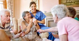 Happy times at a nursing home (Adobe Stock)