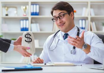 physician getting paid money bag © Elnur - stock.adobe.com