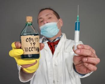 sloppy doctor fake covid-19 vaccine: © sharpner - stock.adobe.com