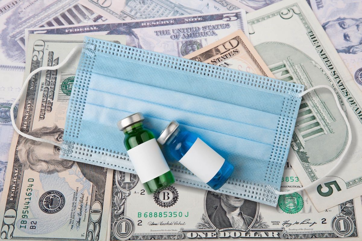 vials mask money: © BillionPhotos.com - stock.adobe.com