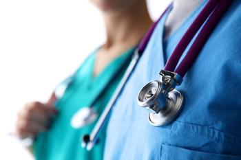 young physicians with stethoscope: © lenetsnikolai - stock.adobe.com