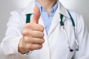 Doctor thumbs up | © Csaba Deli - stock.adobe.com