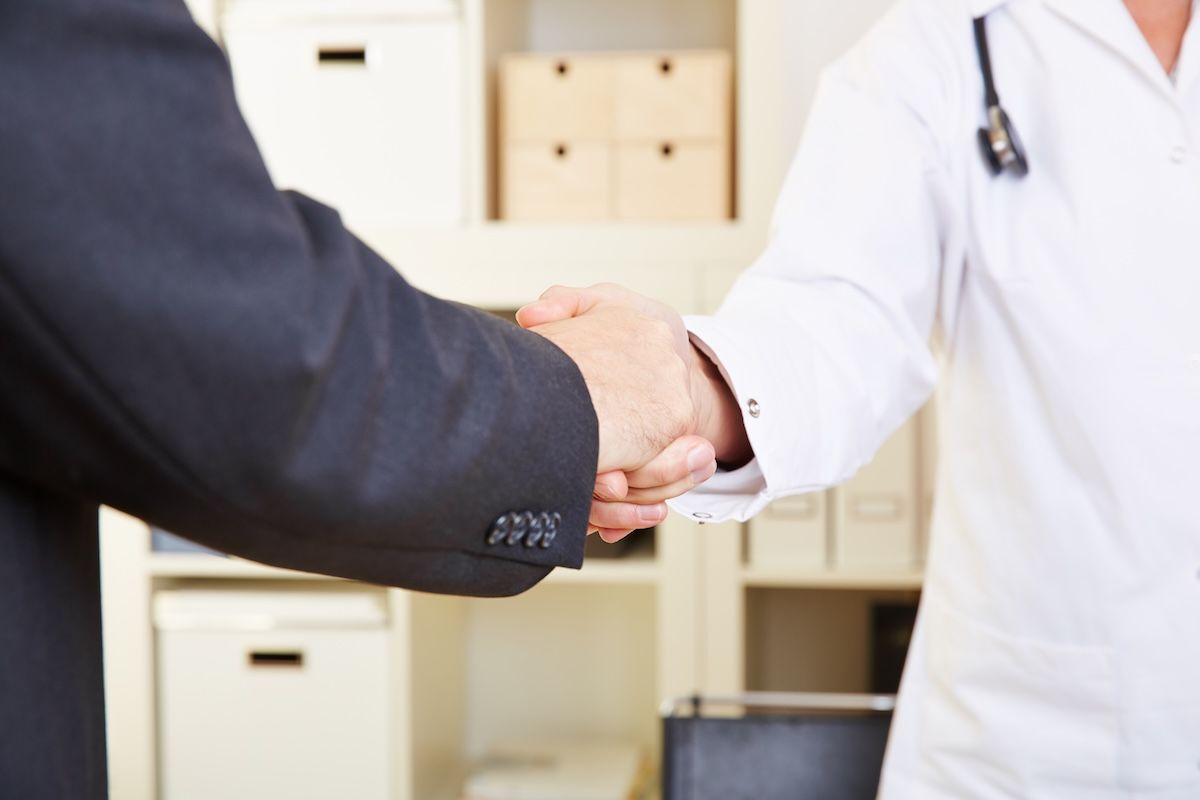 Locum tenens use up 25% amid physician shortages, $2.6M revenue gaps, CHG report finds © Robert Kneschke - stock.adobe.com