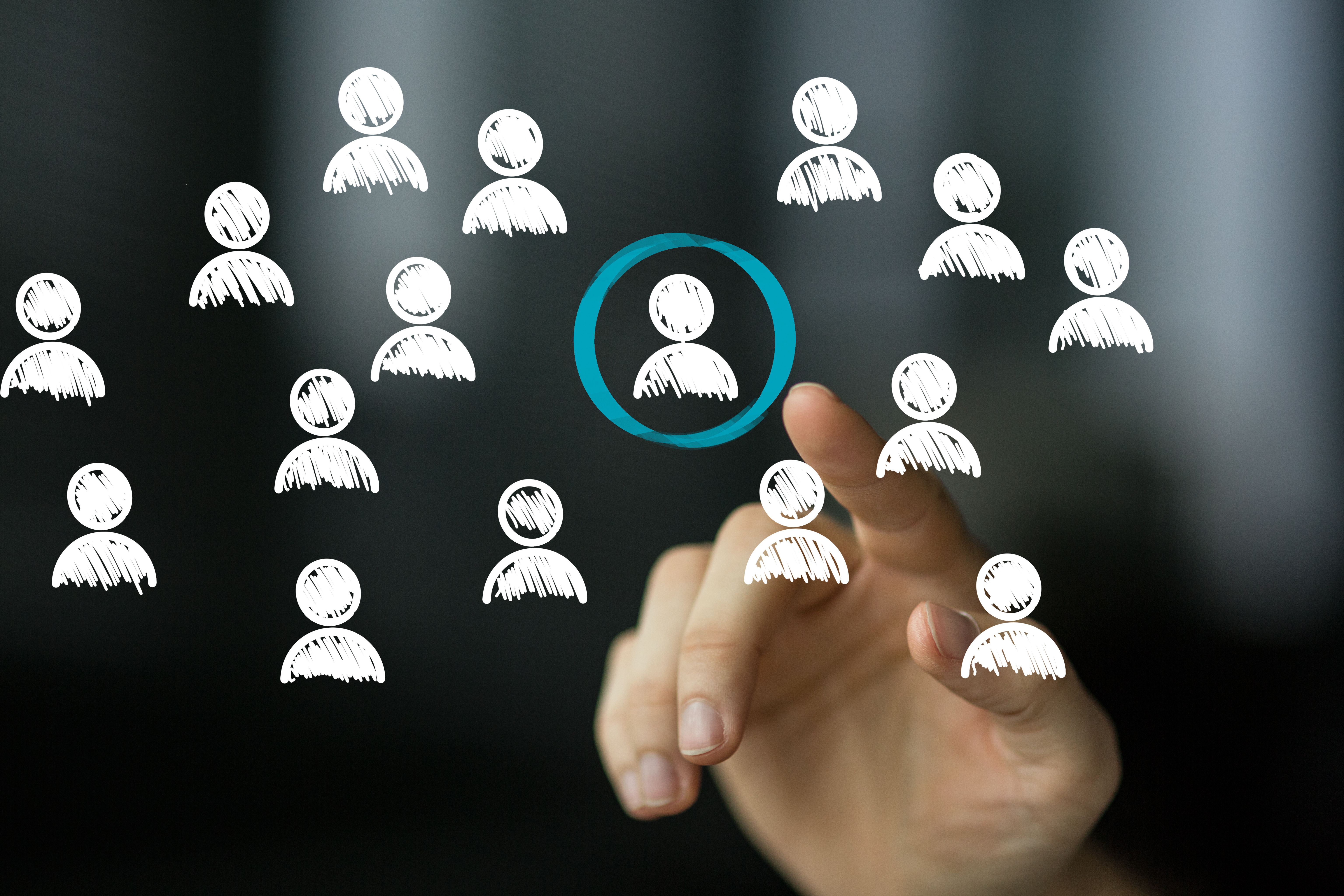 Working with a recruiter: ©Vegefox.com - stock.adobe.com