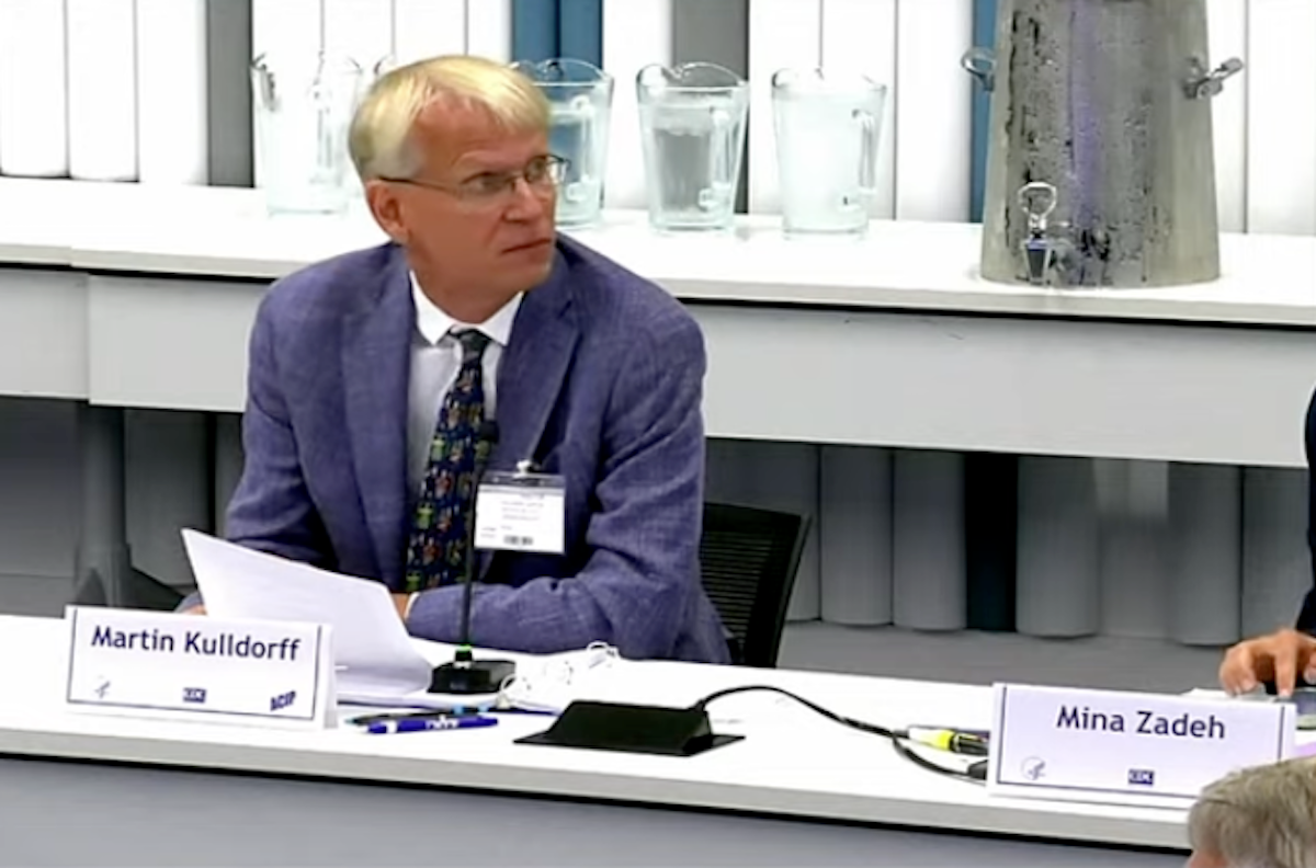 vaccines: © peterschreiber.media - stock.adobe.com