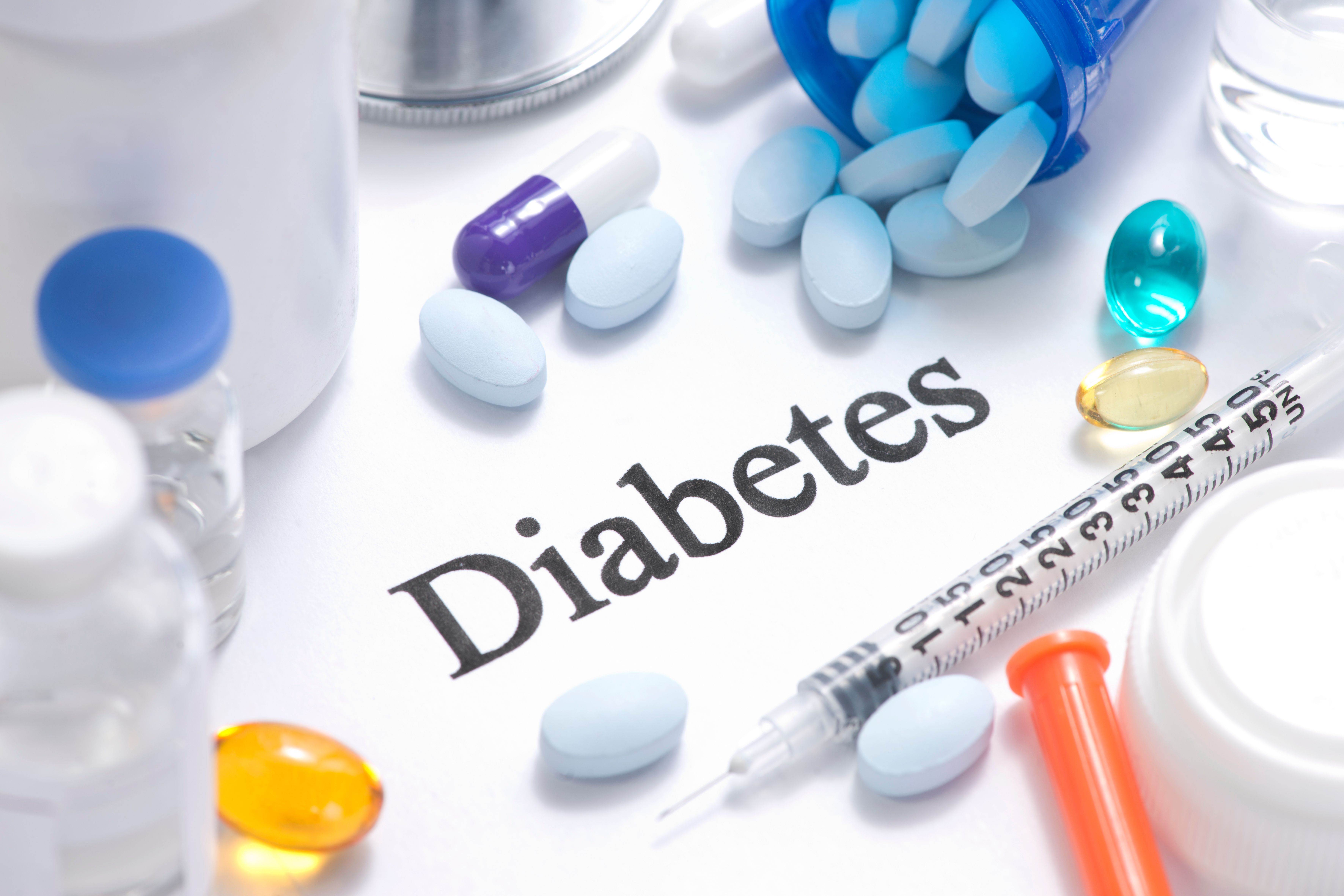 Word "Diabetes" surrounded by pills and syringe ©Sherry Young-stock.adobe.com