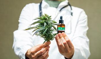 doctor physician medical marijuana cbd: © Elroi - stock.adobe.com