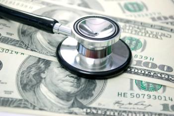 stethoscope lying on cash ©Pixelbliss-stock.adobe.com