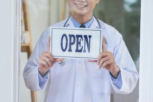 Starting a medical practice: ©DragonImages - stock.adobe.com