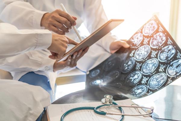Bioness device addresses chronic stroke gait deficit: ©Chinnapong -stock.adobe.com