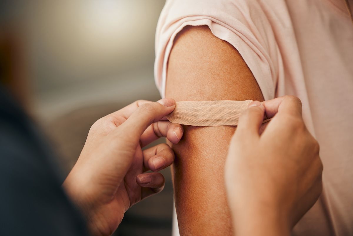 post vaccine bandage: © Kay Abrahams/peopleimages.com - stock.adobe.com