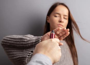 teen blocks vaping: © yta - stock.adobe.com