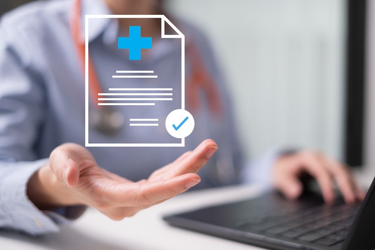 physician doctor paperwork certification: © Supapich - stock.adobe.com