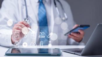 Physician remote monitoring concept: © Mdisk – stock.adobe.com