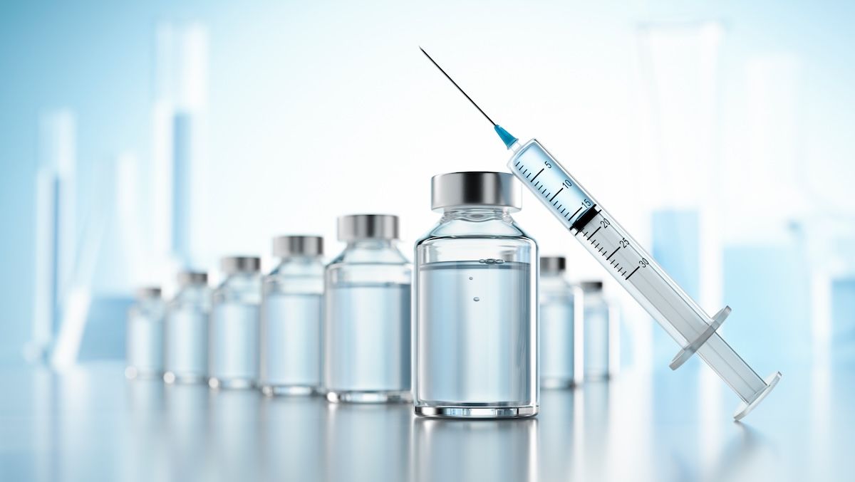 vaccines: © peterschreiber.media - stock.adobe.com