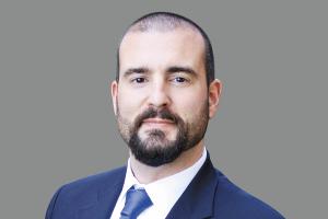 Physicians, not pharmacies, should control opioid prescriptions