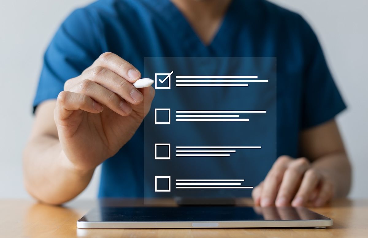 physician doctor survey: © chinnarach - stock.adobe.com