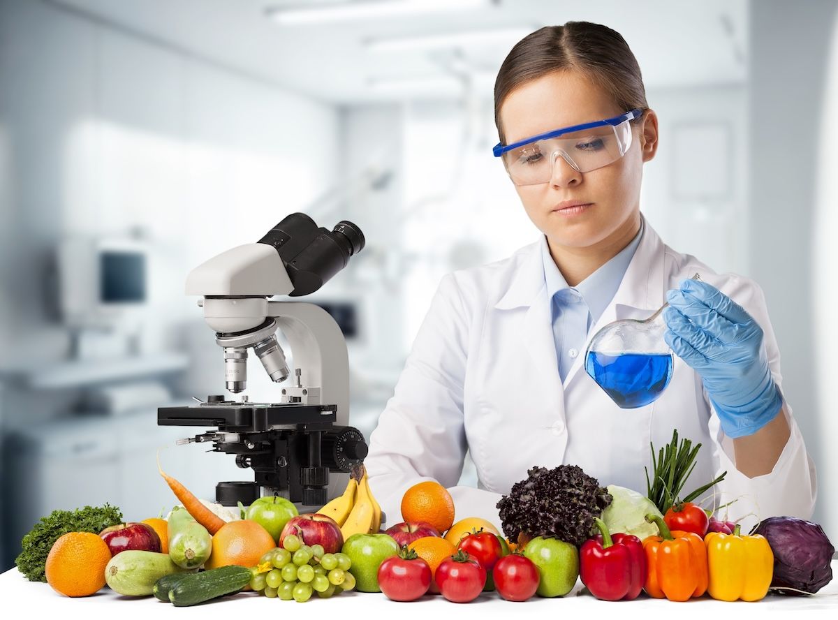 researcher with fruits vegetables: © BillionPhotos.com - stock.adobe.com
