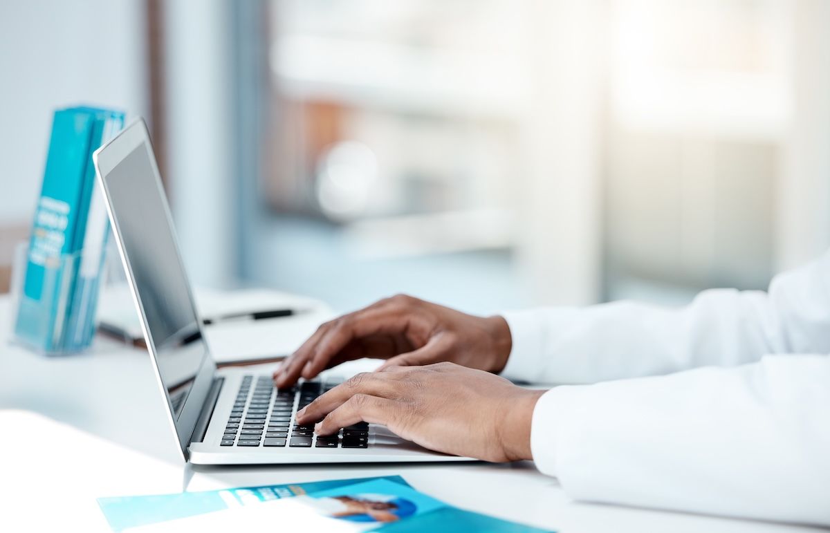 Study: Clinicians more often question credibility of Black patients in medical notes © M Einero/peopleimages.com - stock.adobe.com