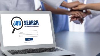 job search computer physician team: © InfiniteFlow - stock.adobe.com