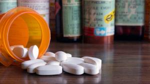 Bottles containing oxycodone pills  ©steheap stock.adobe.com