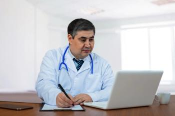 doctor writing on pad and reading from computer ©flipper1971-stock.adobe.com
