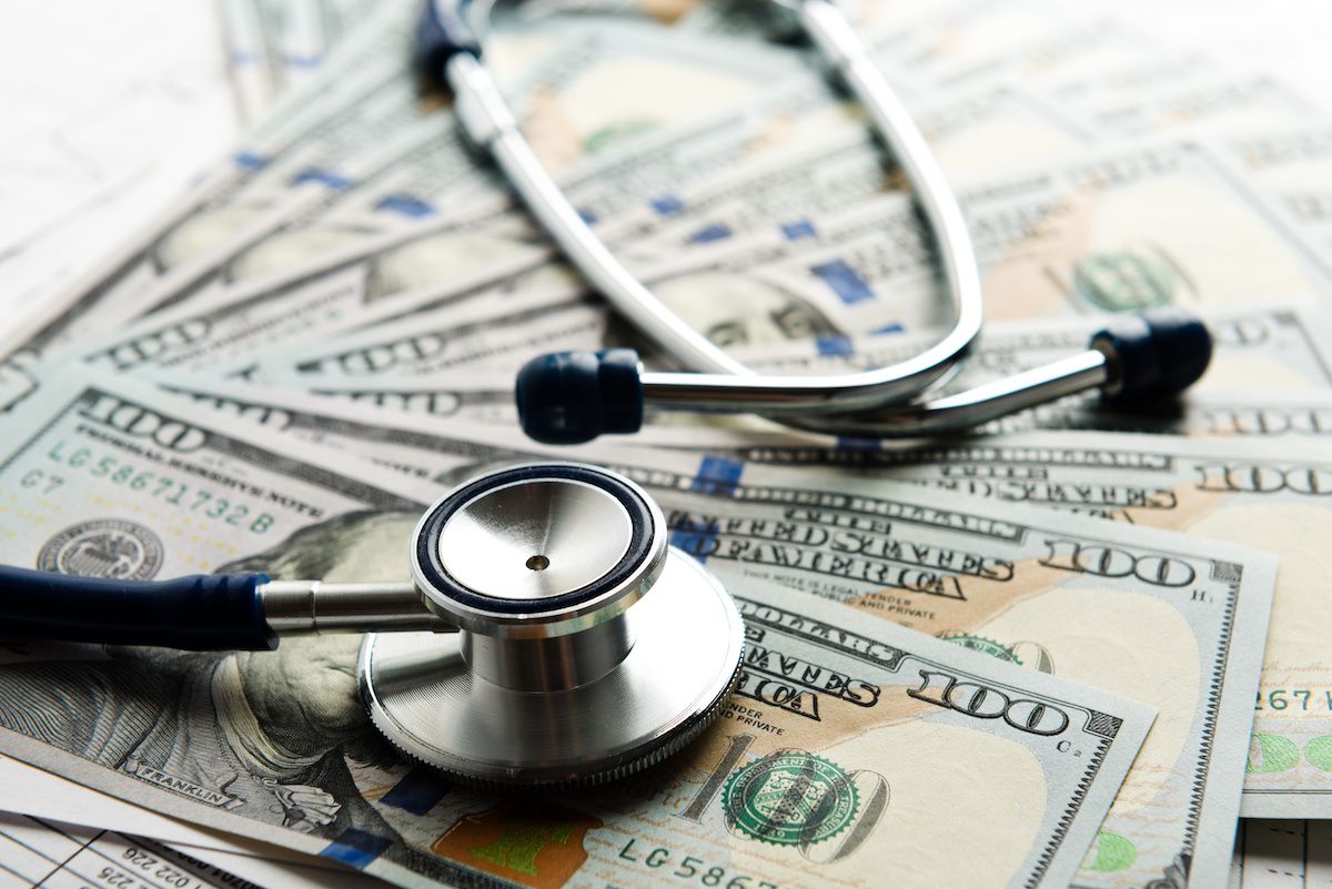 MGMA report: Physician pay continues to rise