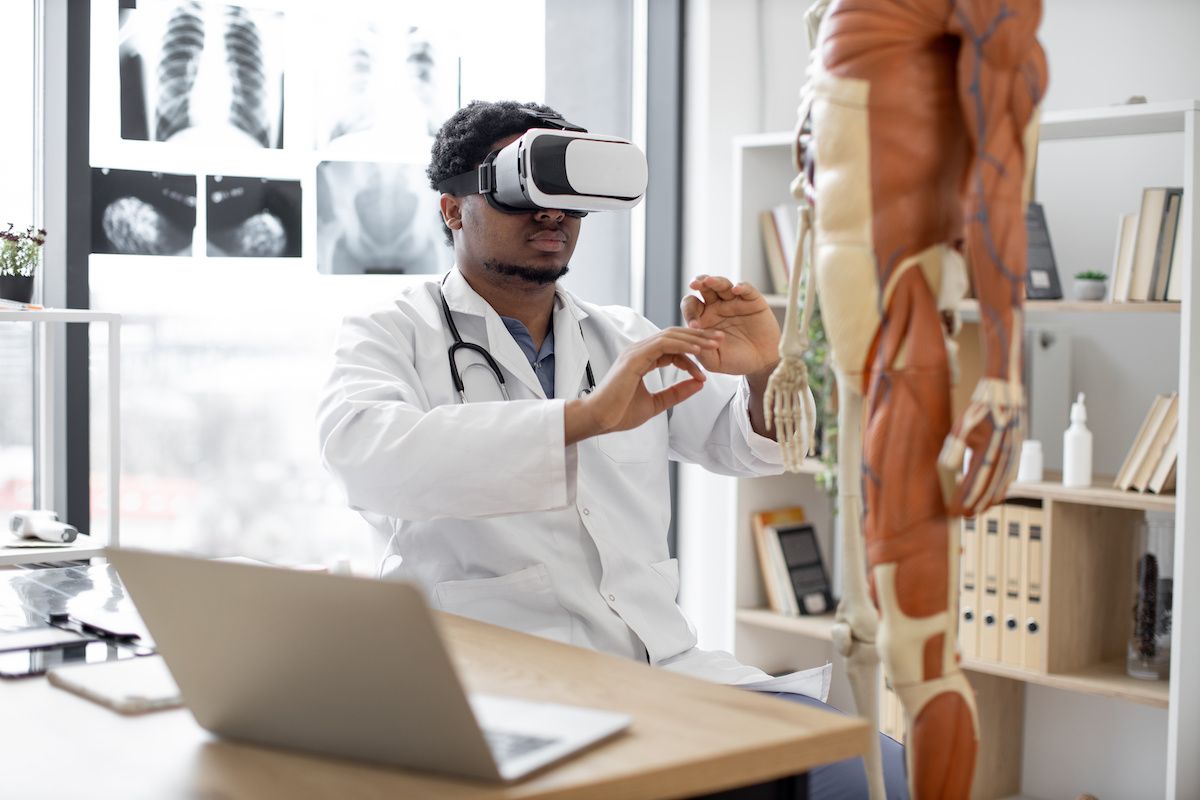 med student virtual reality tech: © sofiko14 - stock.adobe.com