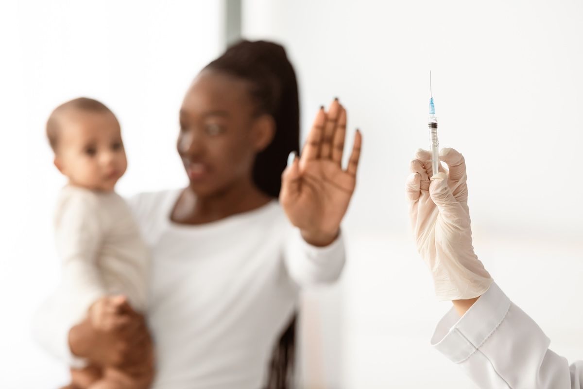 mother baby no vaccine: © Prostock-studio - stock.adobe.com