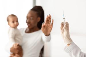 mother baby no vaccine: © Prostock-studio - stock.adobe.com