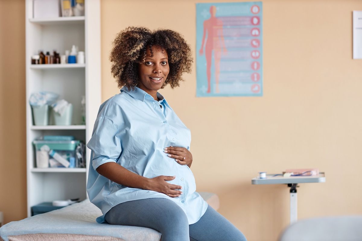 Pregnant woman at doctor's office © SeventyFour - stock.adobe.com