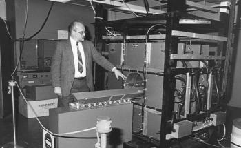 Paul C. Lauterbur with a replica of his original machine, on display in the lobby of the State University of New York at Stony Brook Department of Chemistry. Image Credit: Stony Brook University