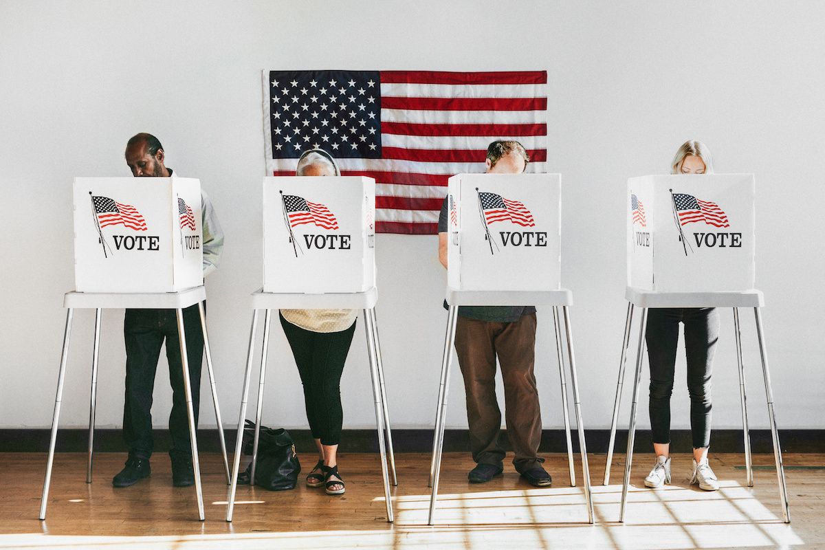 people voting election poll: © rawpixel - stock.adobe.com