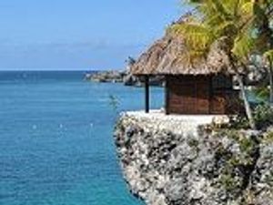 9 Hotels on the Edge