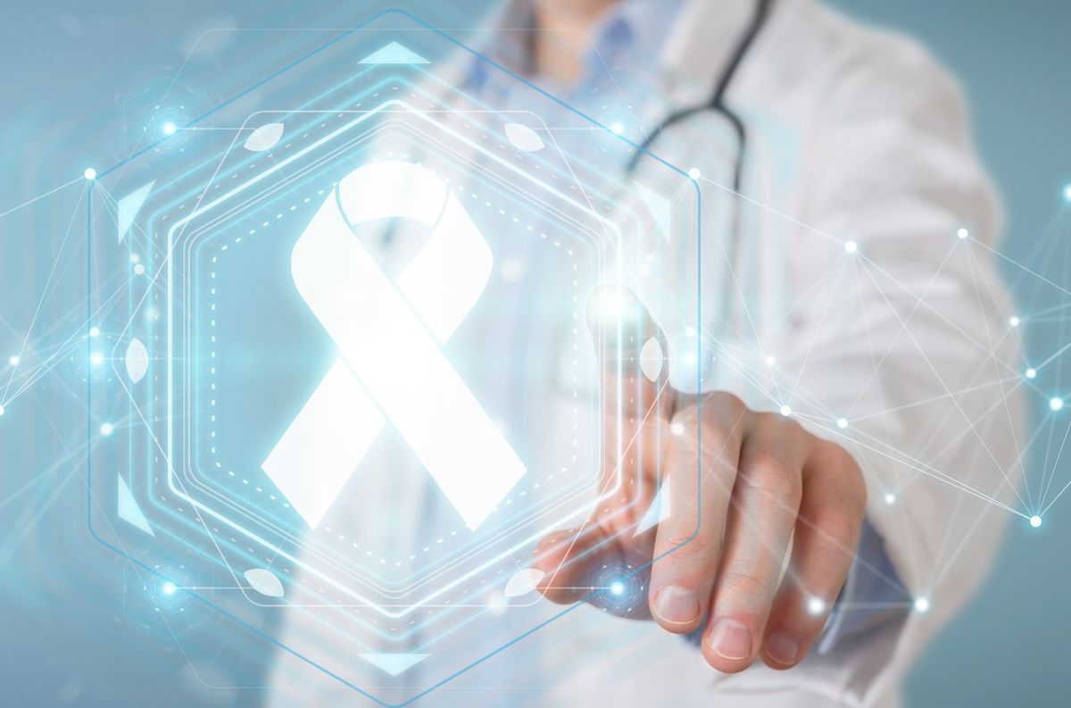 doctor using digital ribbon cancer interface: © sdecoret - stock.adobe.com
