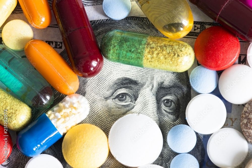 capsules and pills on image of Ben Franklin ©adrian_ilie825-stock.adobe.com