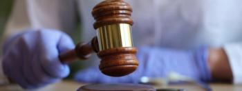 physician with judge gavel stethoscope © megaflopp - stock.adobe.com
