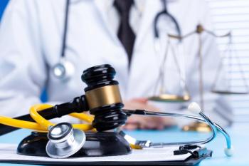 justice gavel stethoscope physician: © Jade - stock.adobe.com