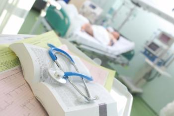 open book at bedside: © sudok1 - stock.adobe.com