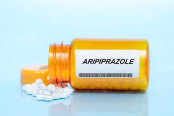 pills coming out of bottle labeled aripiprazole | ©luchschenF