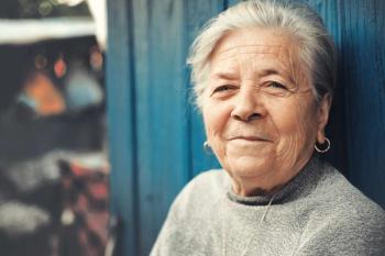 older woman smiling | ©dundanim stock.adobe.com