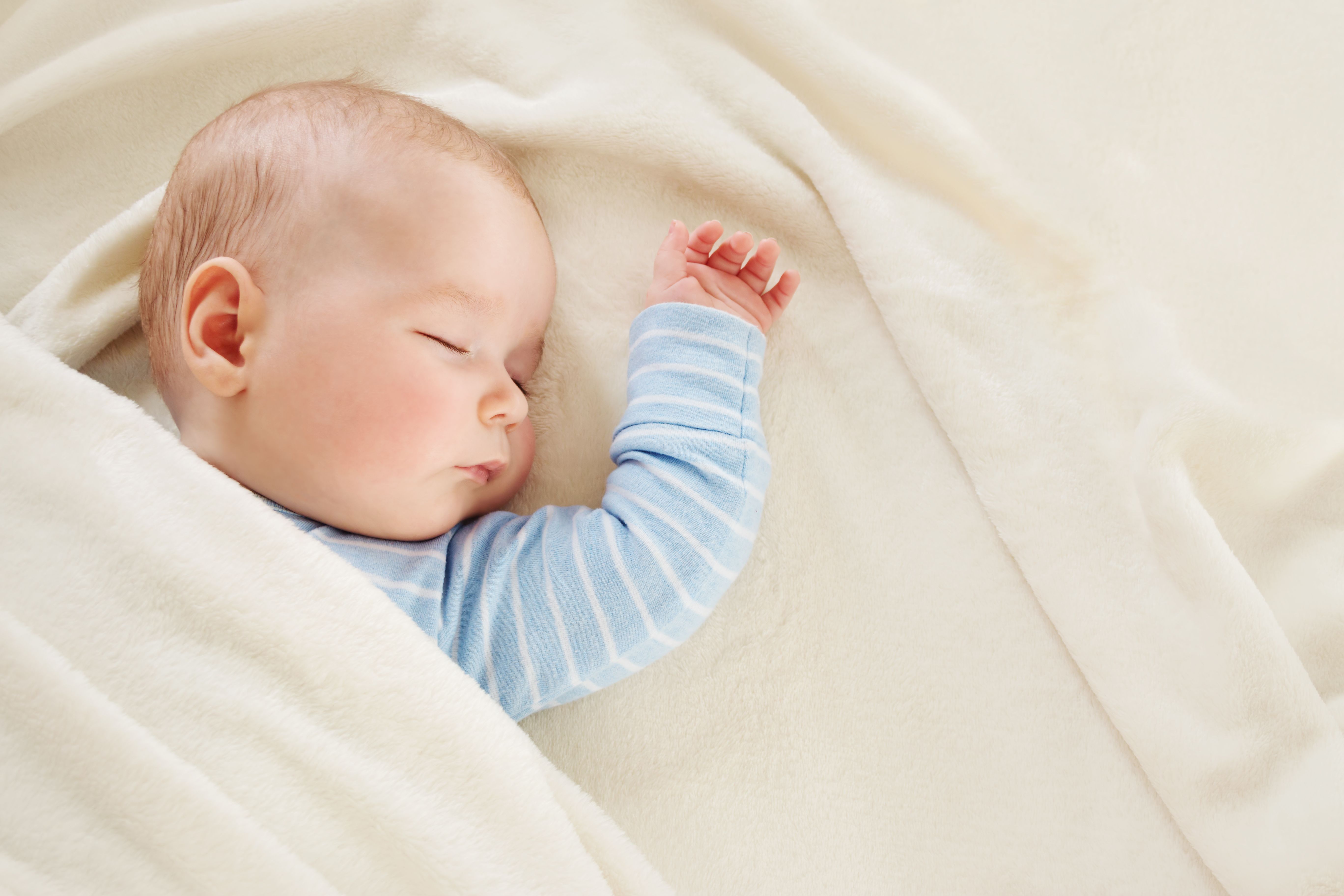 White baby. Джаз бейби. Baby sleeping Blanket. Грудной реб солнце. Sleepy Baby.