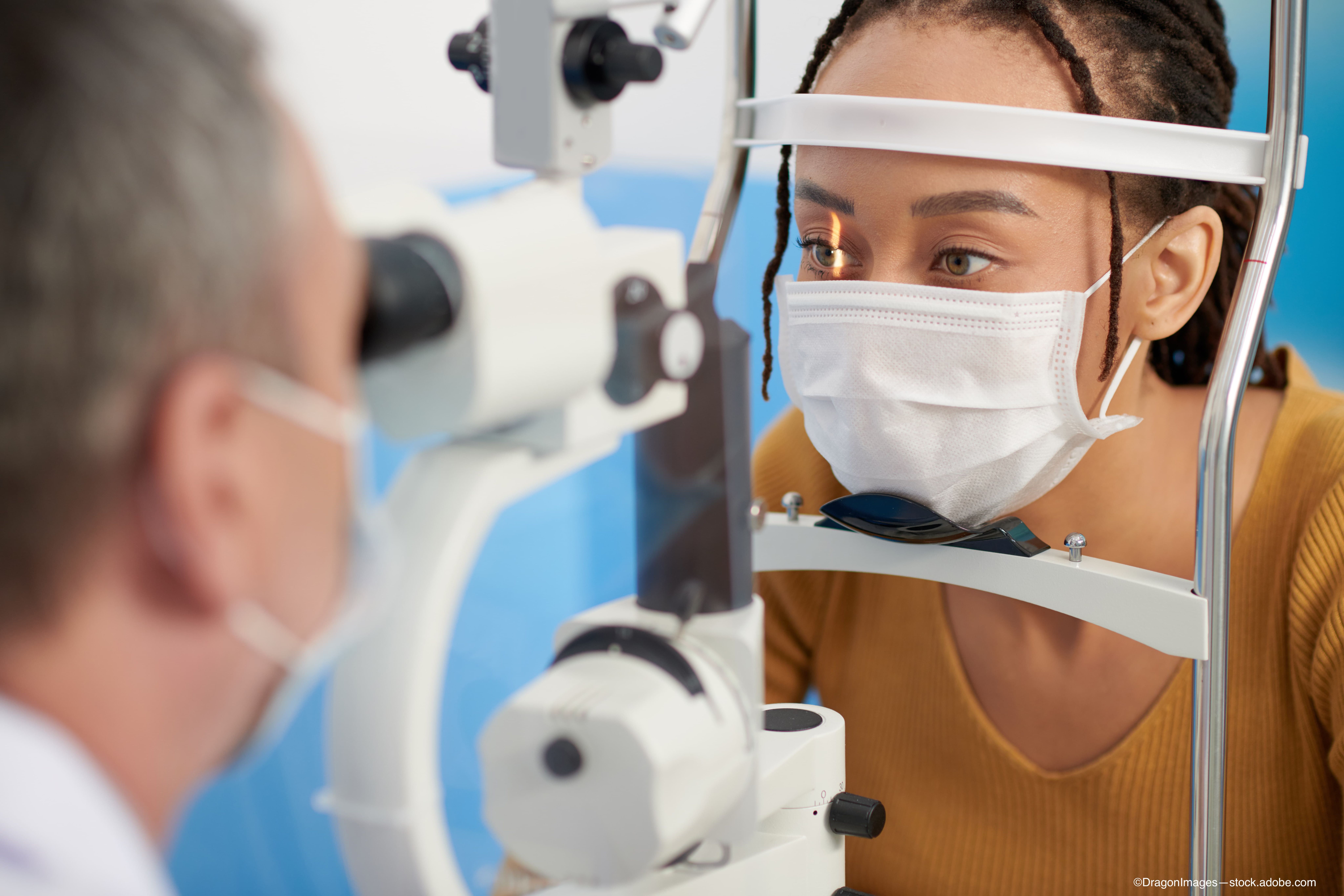 Achieving high-definition slit lamp imaging via smartphone mirroring