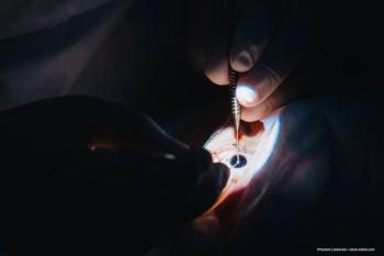 Acute retinal necrosis: Retinal detachment rates are unaffected by early treatment with intravitreal antivirals, vitrectomy 