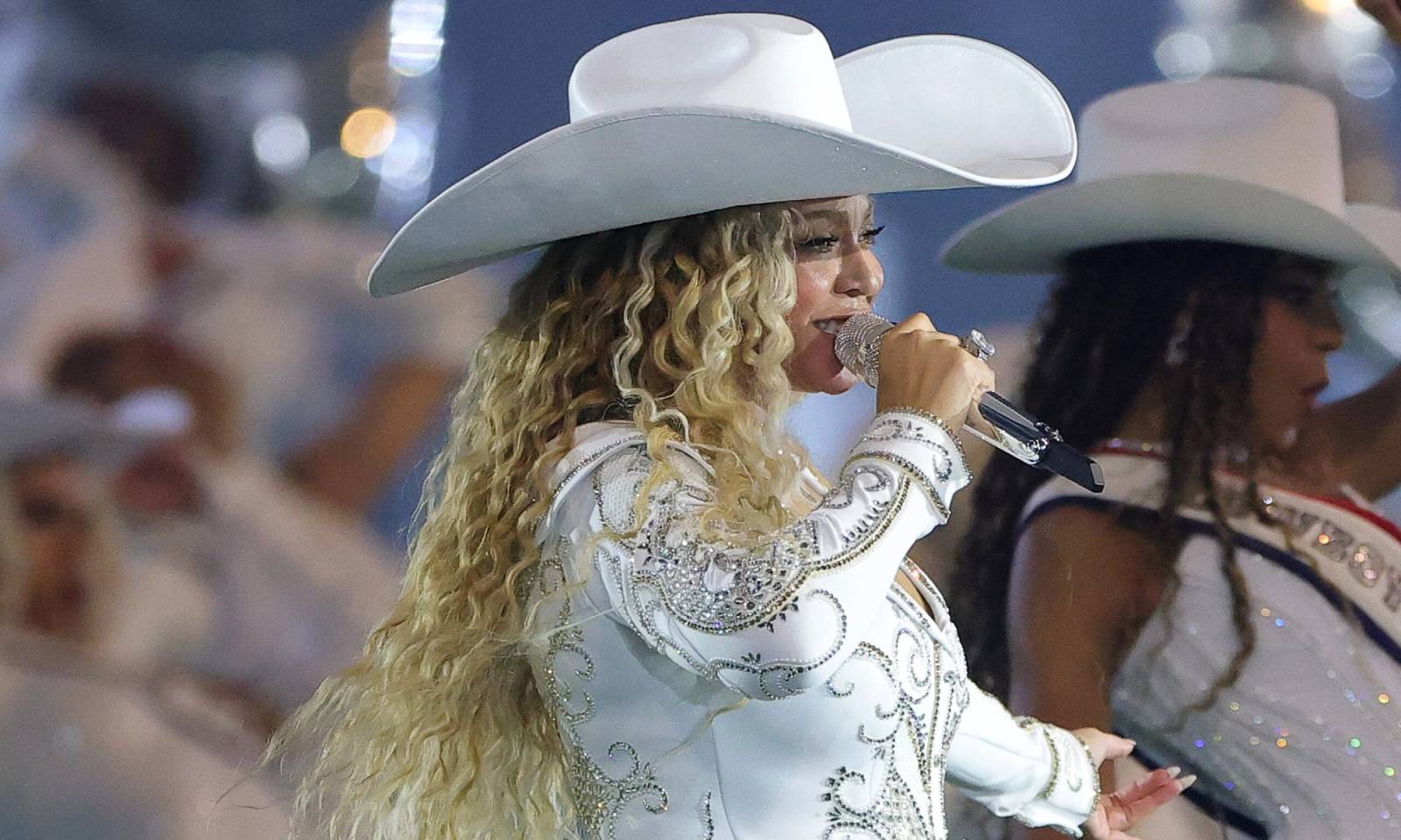 Beyoncé Declares ‘Ivory Blonde’ the Hair Color Trend of 2025 | NewBeauty