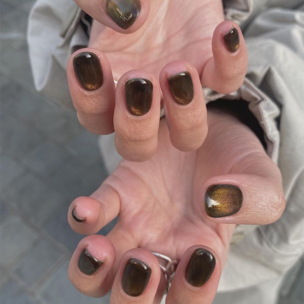 Cat-Eye Olive Oil Nails